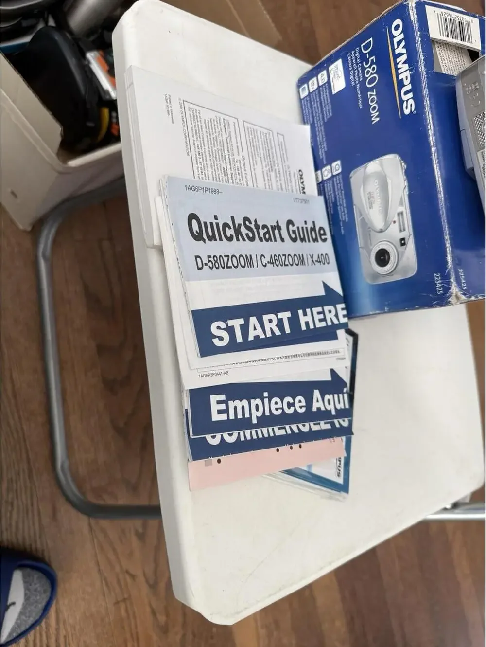 Olympus CAMEDIA D-580 Zoom 4.0MP Digital Camera - Silver With Box